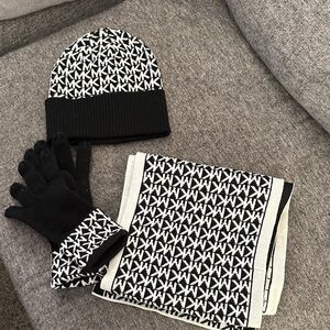 Michael Kors Black and White Men's Hat, Scarf, and Gloves Set